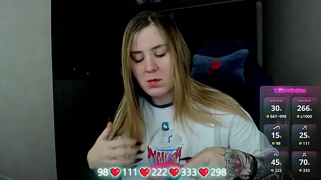 Snapshot of Olivia_Munk chatting on February 22, 2026, 4:15 am Olivia Munk online show from February 22, 2026, 4:15 am