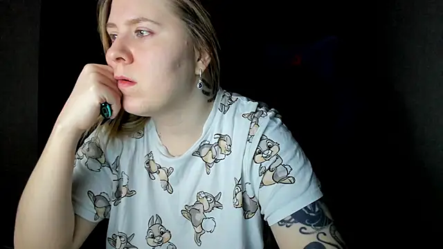 Snapshot of Olivia_Munk chatting on February 10, 2026, 7:13 pm Olivia Munk online show from February 10, 2026, 7:13 pm