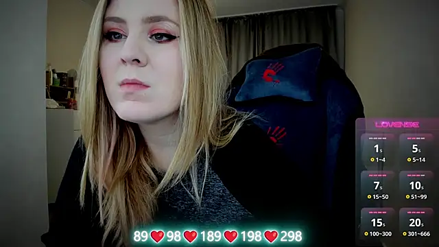 Olivia Munk online show from October 8, 2025, 4:36 am