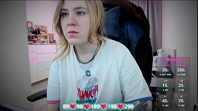 Olivia Munk online show from November 26, 2025, 3:50 am