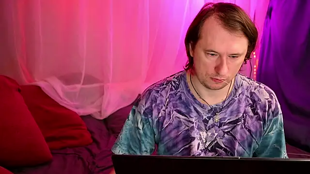 Snapshot of Claudia_and_elon_ chatting on October 4, 2025, 2:24 am Claudia and elon online show from October 4, 2025, 2:24 am
