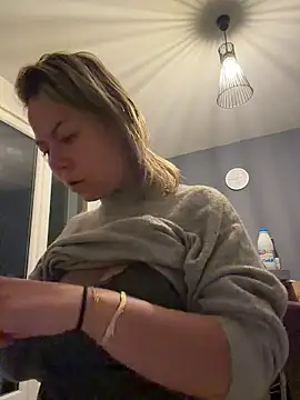 Snapshot of BabyNila chatting on November 8, 2025, 6:11 pm BabyNila online show from November 8, 2025, 6:11 pm