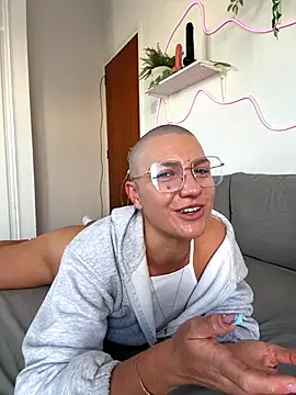 PaulinaSchubert1 online show from December 1, 2025, 1:23 pm