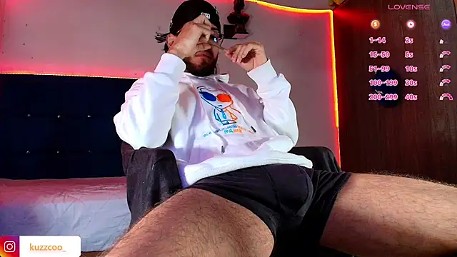 kuzzcoo online show from October 18, 2025, 2:08 pm