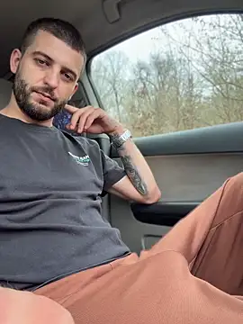 ElChapoGuzman95 online show from April 9, 2026, 7:25 am