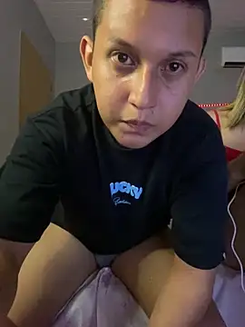 Snapshot of Duduhott chatting on February 12, 2025, 5:26 pm Duduhott online show from February 12, 2025, 5:26 pm