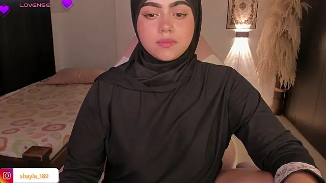 shayla 18 online show from October 23, 2025, 2:43 am