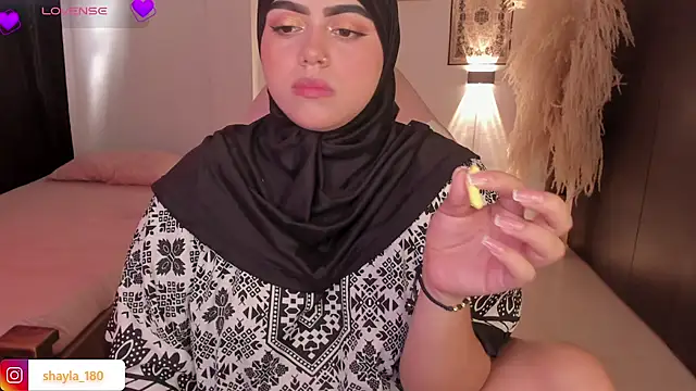 shayla 18 online show from November 22, 2025, 7:35 pm