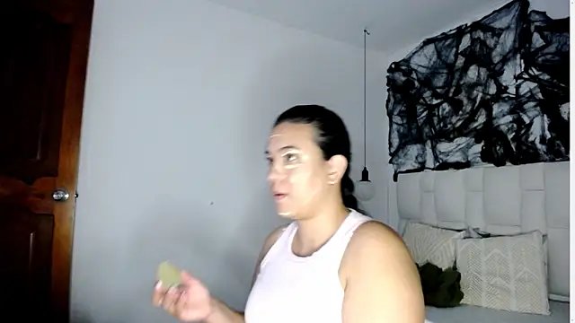 Snapshot of tiffany__pink chatting on October 13, 2025, 8:32 pm tiffany pink online show from October 13, 2025, 8:32 pm