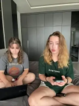 Nura n Sarah online show from December 14, 2025, 5:24 am