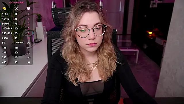 Snapshot of RemyCute chatting on October 18, 2025, 1:46 pm RemyCute online show from October 18, 2025, 1:46 pm