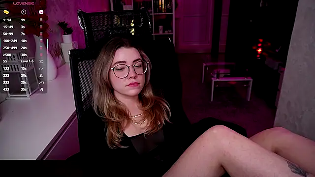 RemyCute online show from December 13, 2025, 8:04 pm