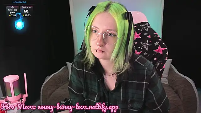 EmmyBunny online show from November 17, 2025, 5:17 pm