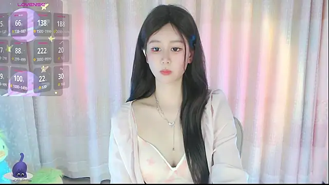 Snapshot of Aimee-520 chatting on April 3, 2026, 1:23 am Aimee-520 online show from April 3, 2026, 1:23 am