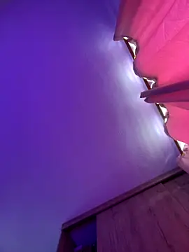 Alicia Ruiz online show from October 10, 2025, 7:36 pm