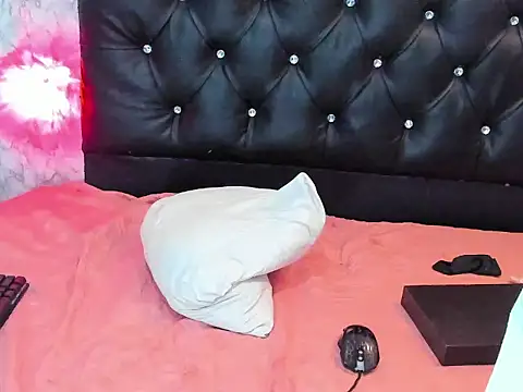 Snapshot of TATIANA_LOPEZ19 chatting on January 21, 2025, 8:08 am TATIANA LOPEZ19 online show from January 21, 2025, 8:08 am