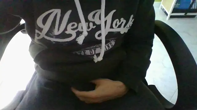 FranciCazzone online show from February 17, 2025, 3:11 pm