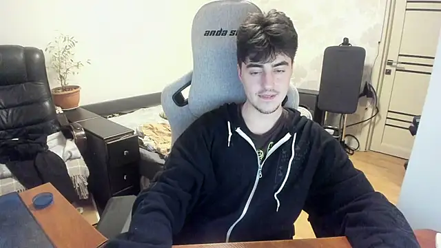 Snapshot of Knuckles17 chatting on November 28, 2025, 1:06 am Knuckles17 online show from November 28, 2025, 1:06 am