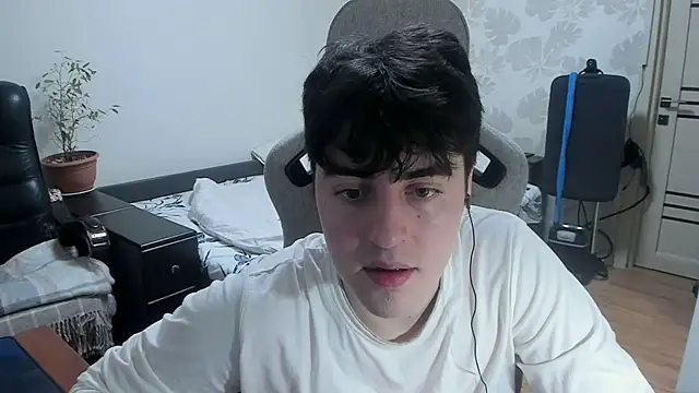 Snapshot of Knuckles17 chatting on December 20, 2025, 12:57 am Knuckles17 online show from December 20, 2025, 12:57 am