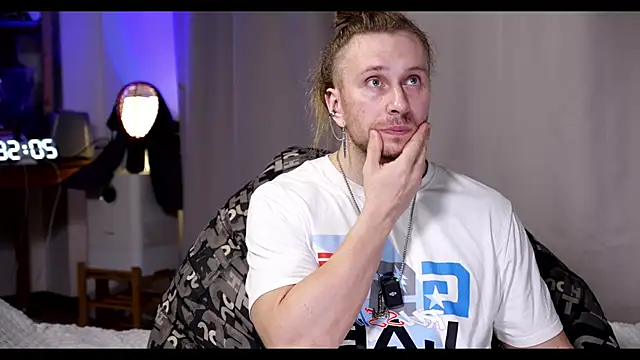 rusbigpaul online show from December 18, 2025, 6:01 pm