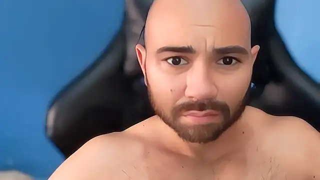 Snapshot of ElmaCannon chatting on February 19, 2025, 9:25 pm ElmaCannon online show from February 19, 2025, 9:25 pm