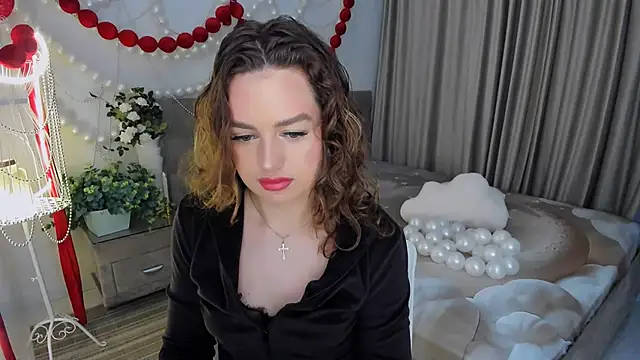 MiracleCurly online show from April 19, 2026, 3:07 am