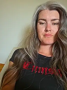 Snapshot of Lilmissvyx chatting on August 6, 2026, 2:45 pm Lilmissvyx online show from August 6, 2026, 2:45 pm