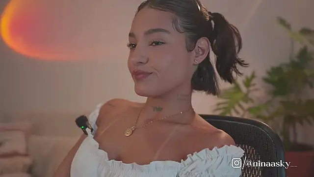 Snapshot of ninaa_sky chatting on May 29, 2026, 11:44 pm ninaa sky online show from May 29, 2026, 11:44 pm