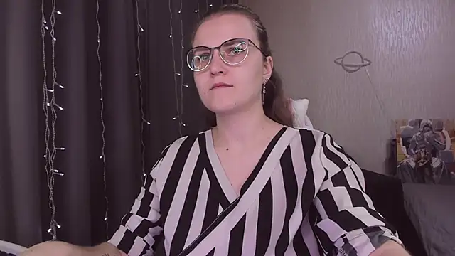 MissBrightShine online show from November 1, 2025, 9:58 am