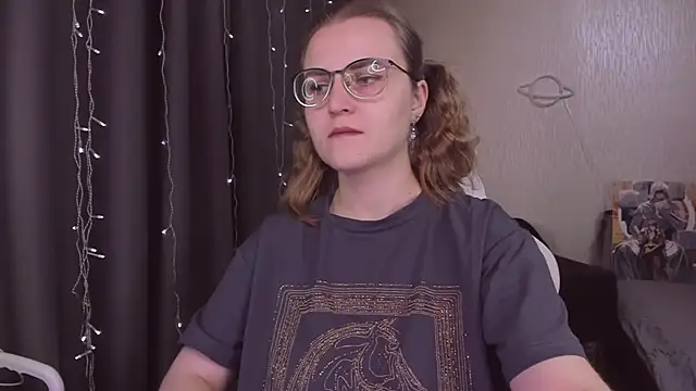 MissBrightShine online show from October 31, 2025, 10:01 am