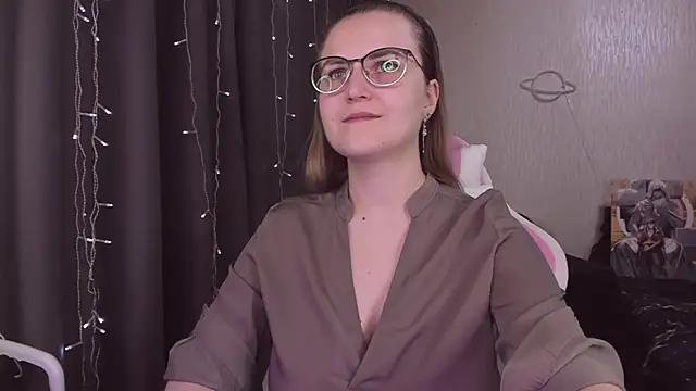 MissBrightShine online show from October 25, 2025, 10:47 am