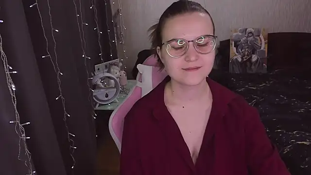 MissBrightShine online show from October 18, 2025, 9:33 am