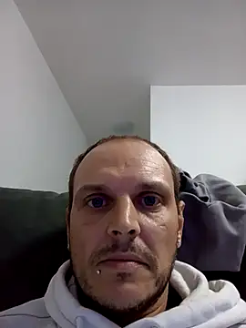 Ilovesquirt84 online show from December 20, 2025, 4:32 pm