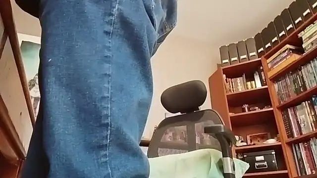 Mandra is a whore online show from November 21, 2025, 10:14 am