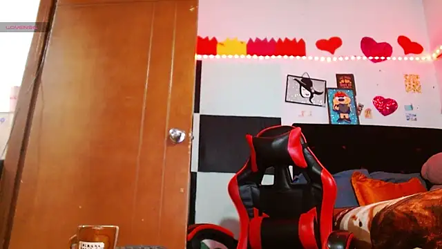 Saray extrovert  online show from April 12, 2026, 3:32 am