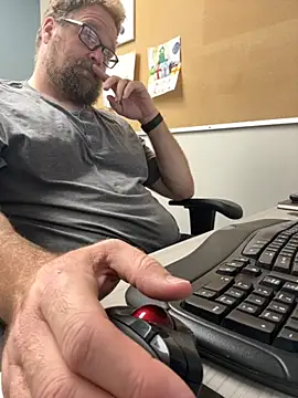 Bigbi6foot5 online show from November 12, 2025, 3:27 pm