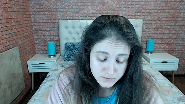 Holliy Cooper online show from November 10, 2025, 8:19 am