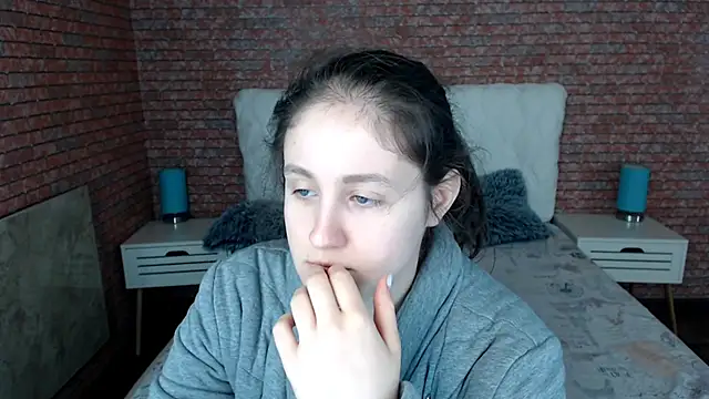 Snapshot of Holliy_Cooper chatting on June 1, 2026, 8:47 am Holliy Cooper online show from June 1, 2026, 8:47 am