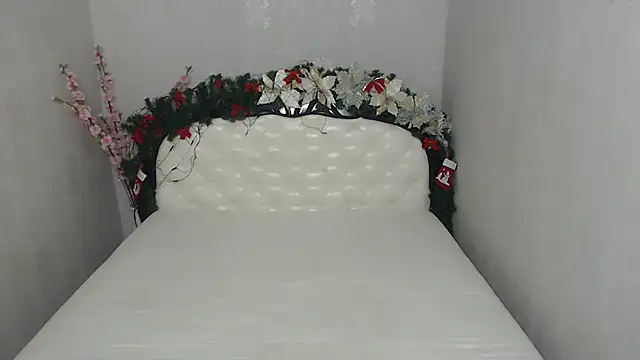 Holliy Cooper online show from January 12, 2026, 7:59 am