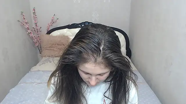 Holliy Cooper online show from February 5, 2026, 8:54 am