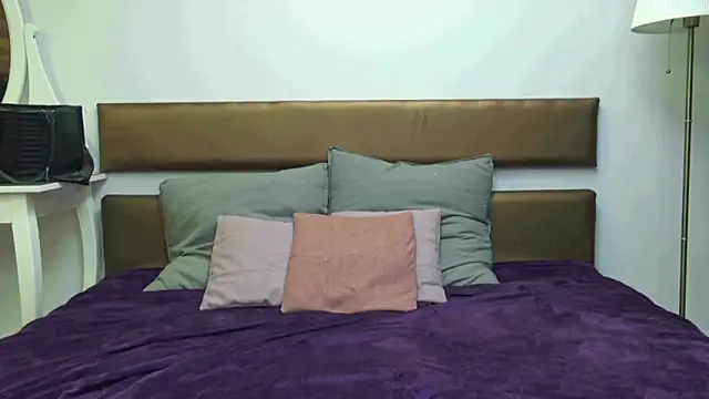 Snapshot of MissYvie chatting on October 15, 2025, 8:00 am MissYvie online show from October 15, 2025, 8:00 am