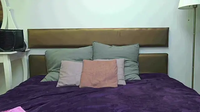 Snapshot of MissYvie chatting on November 10, 2025, 8:52 am MissYvie online show from November 10, 2025, 8:52 am