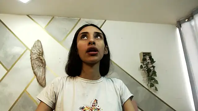 RoxanaCyrano  online show from October 14, 2025, 7:03 pm