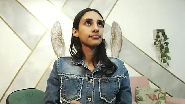 RoxanaCyrano  online show from October 7, 2025, 8:43 pm