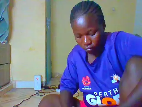 Snapshot of prettychic5 chatting on April 18, 2026, 5:21 am prettychic5 online show from April 18, 2026, 5:21 am