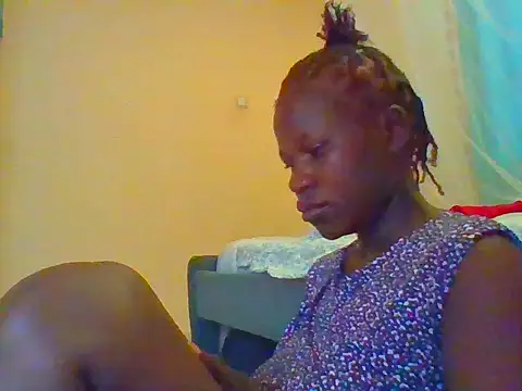 Snapshot of prettychic5 chatting on May 6, 2026, 7:01 am prettychic5 online show from May 6, 2026, 7:01 am
