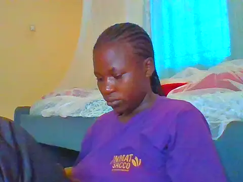 Snapshot of prettychic5 chatting on April 17, 2026, 6:38 am prettychic5 online show from April 17, 2026, 6:38 am