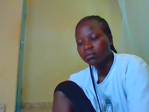 Snapshot of prettychic5 chatting on April 26, 2026, 6:32 am prettychic5 online show from April 26, 2026, 6:32 am
