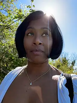 Snapshot of RoseMelanie chatting on April 24, 2026, 1:35 pm RoseMelanie online show from April 24, 2026, 1:35 pm