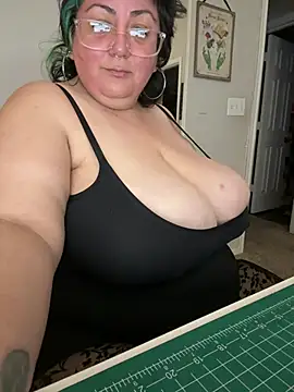 lucklucybbw online show from February 16, 2026, 1:48 am